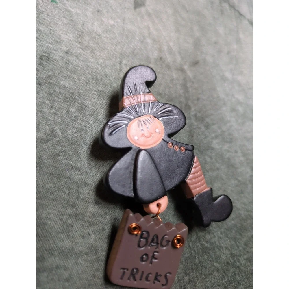 The Unbranded Brand halloween brooch